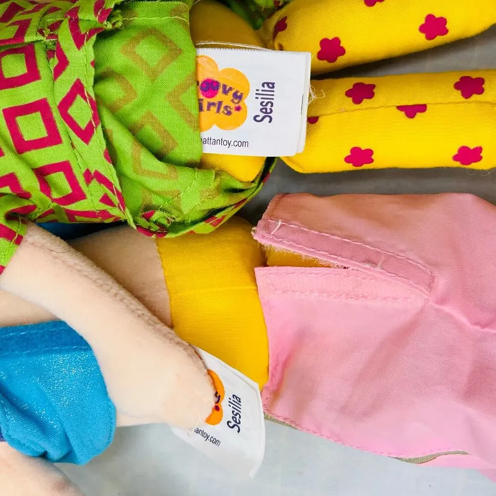 Groovy Girls lot  9 dolls, bed and Desk Manhattan Toy
